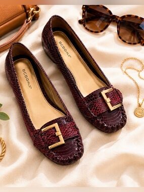 BCBGirls Ferny Burgundy Snakeskin Leather Driving Loafers Flats Size 8.5